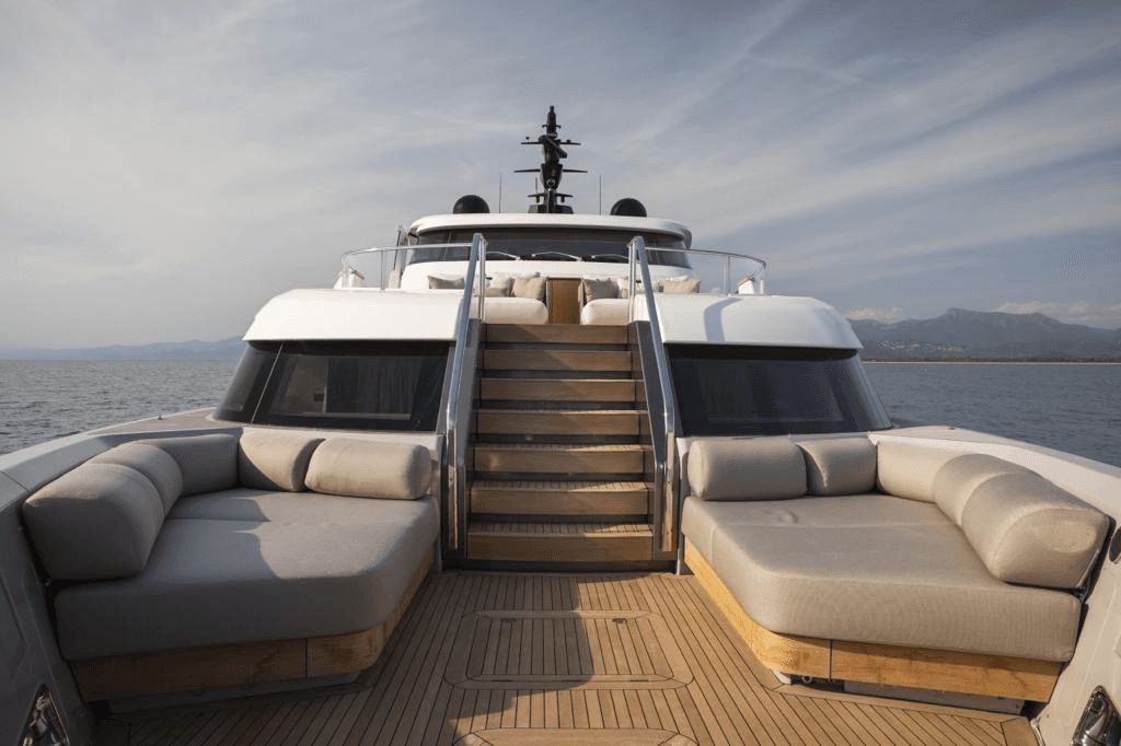 Sanlorenzo SD96, Flori exterior