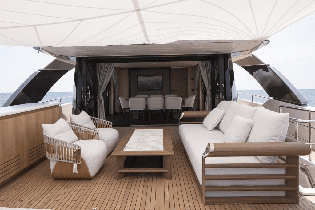Sanlorenzo SD96, Flori exterior