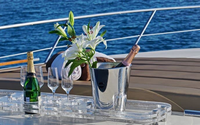 Motor yacht SEA U 22m by Riva — photo 3