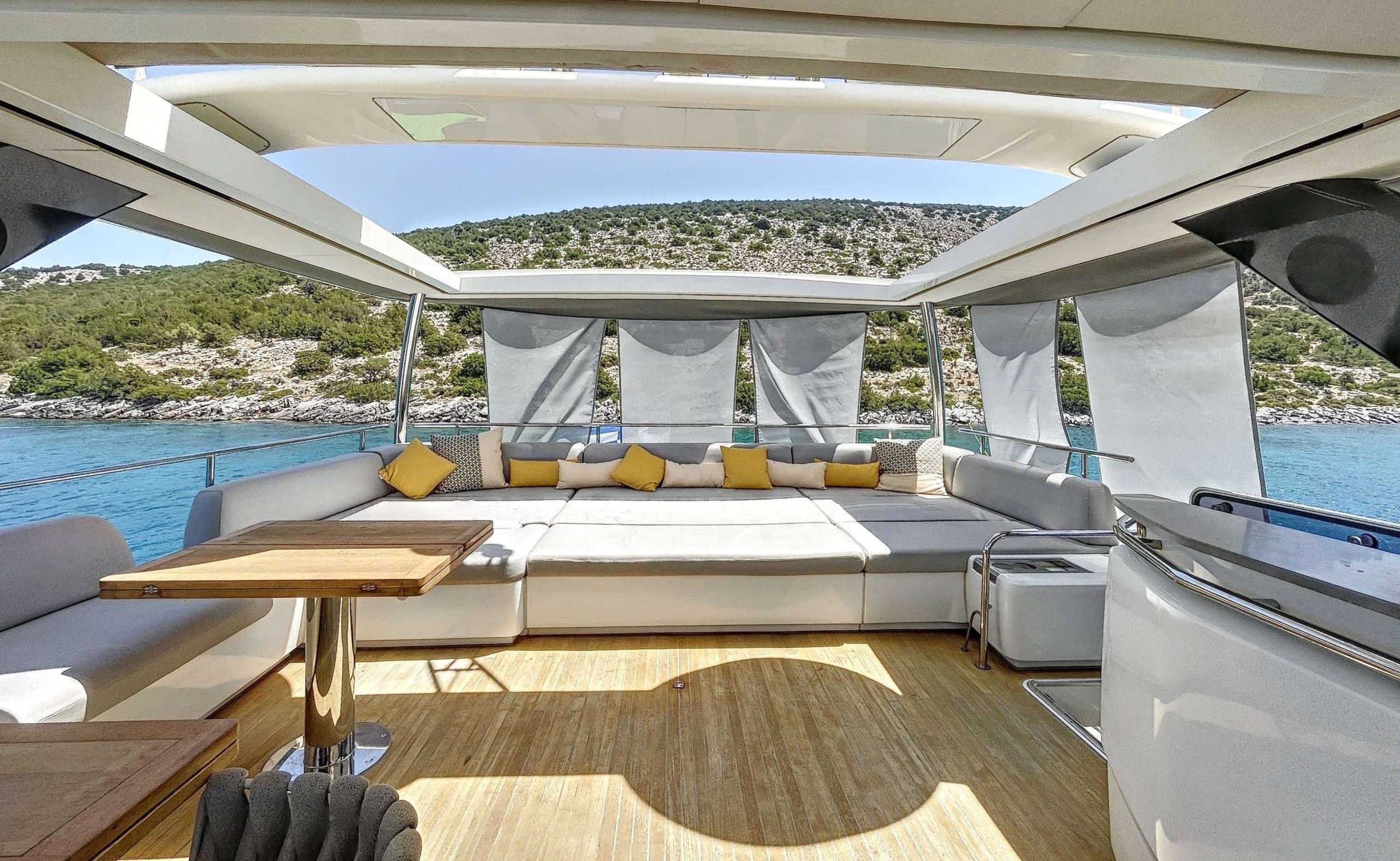 Motor yacht CRAZY HORSE 24m by Lagoon — photo 4