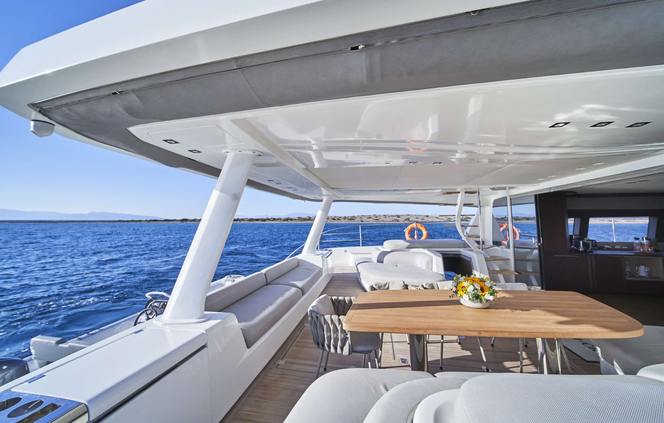Motor yacht CRAZY HORSE 24m by Lagoon — photo 5