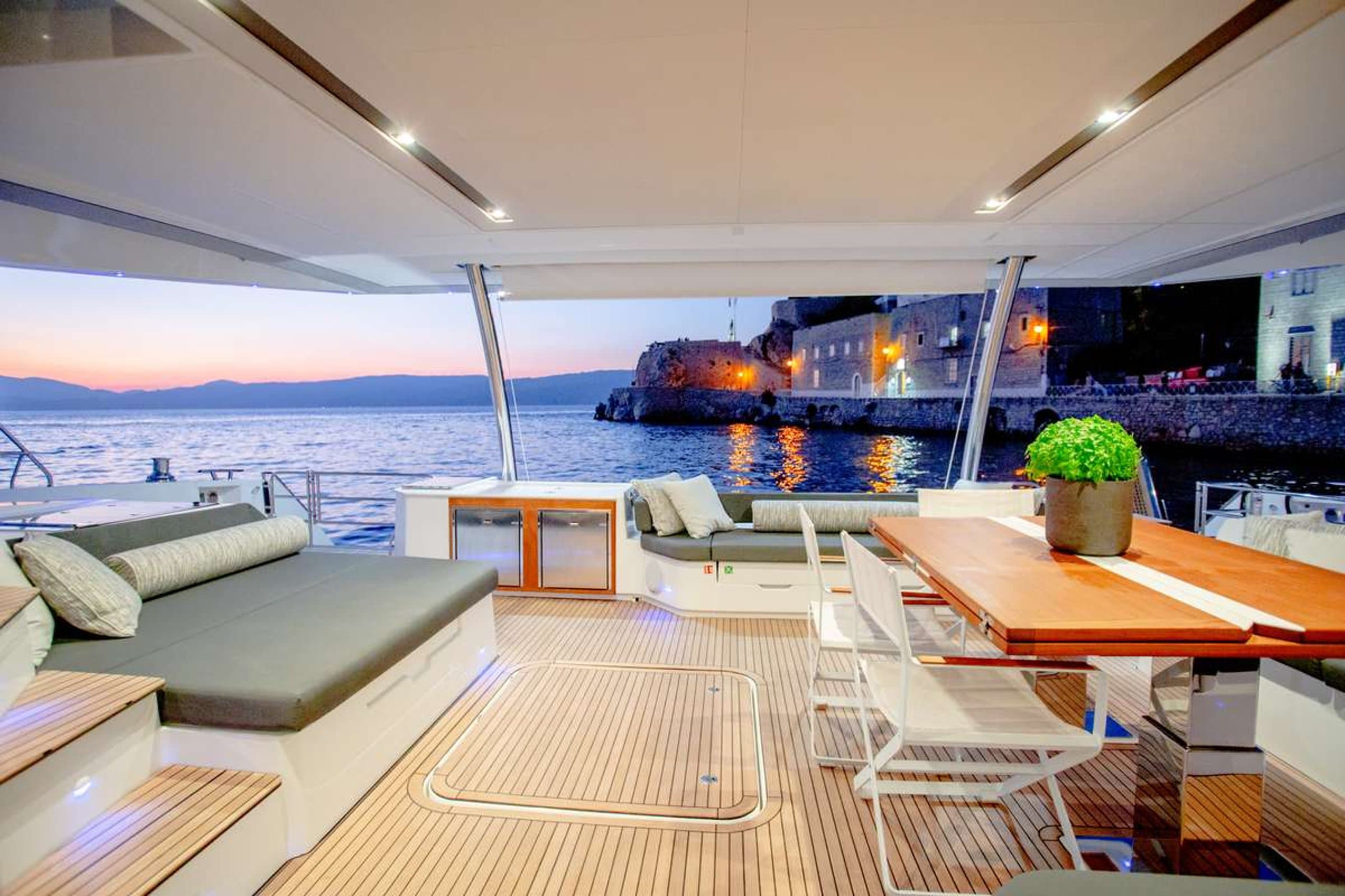 Motor yacht MAJESTY OF GREECE 20.36m by Fountaine Pajot — photo 3