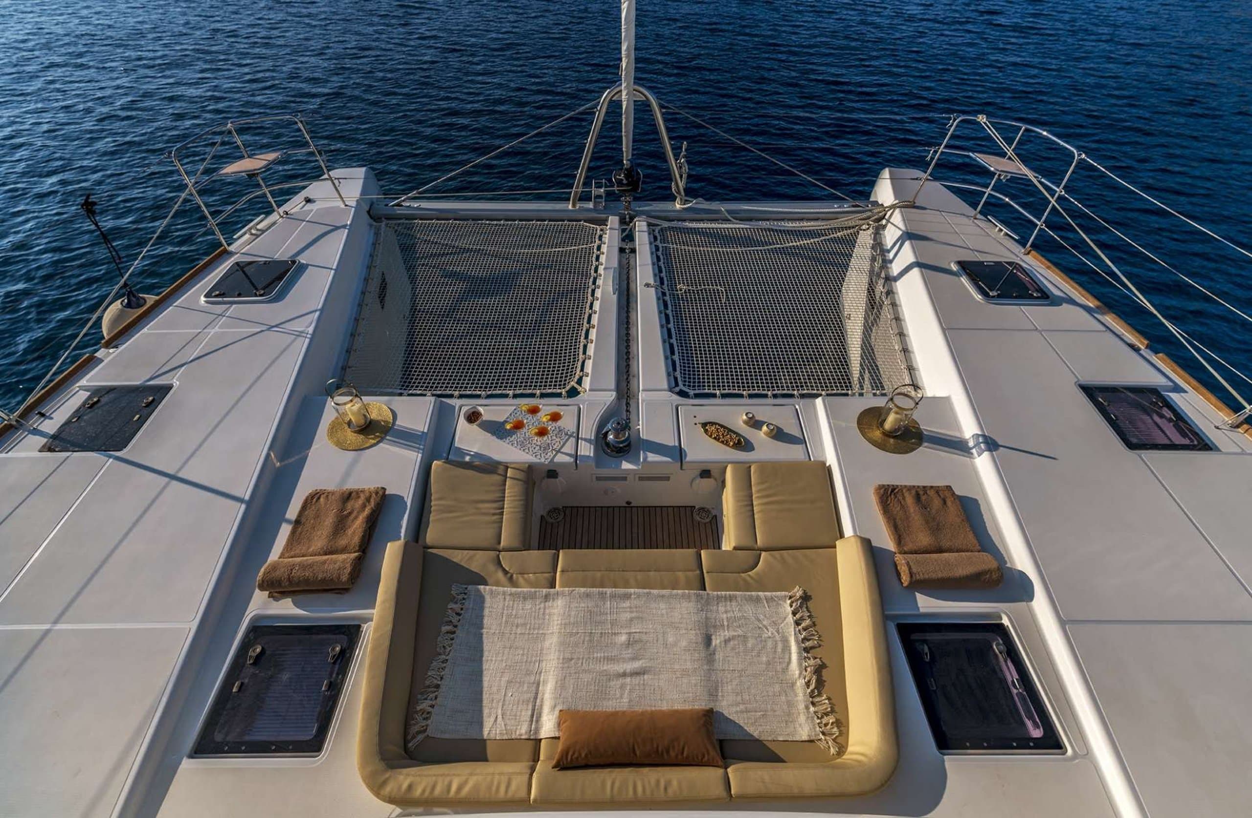 Sailing yacht FLO 15.84m by Lagoon — photo 5
