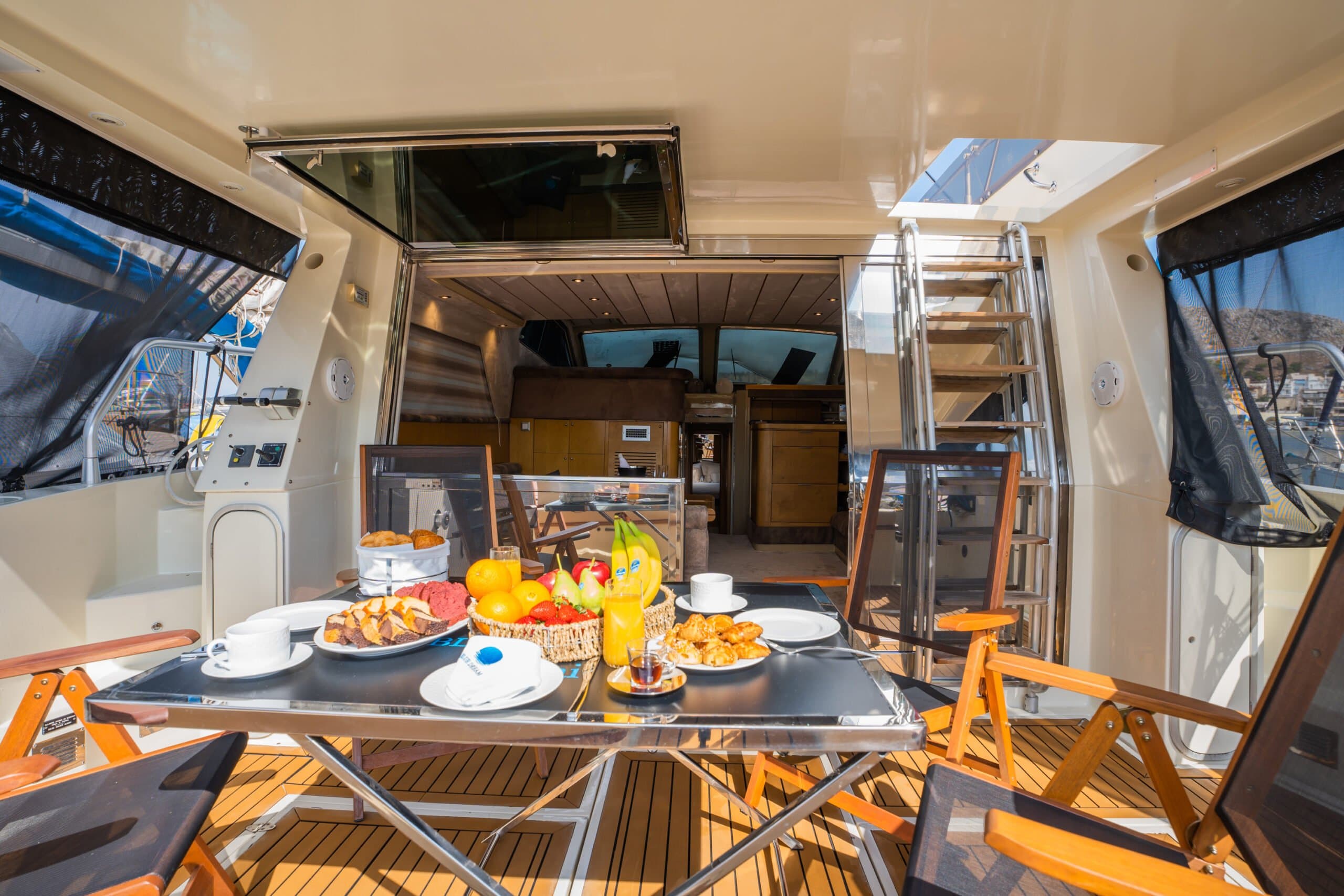 Motor yacht BLUE DREAM 16.5m by Ferretti — photo 5