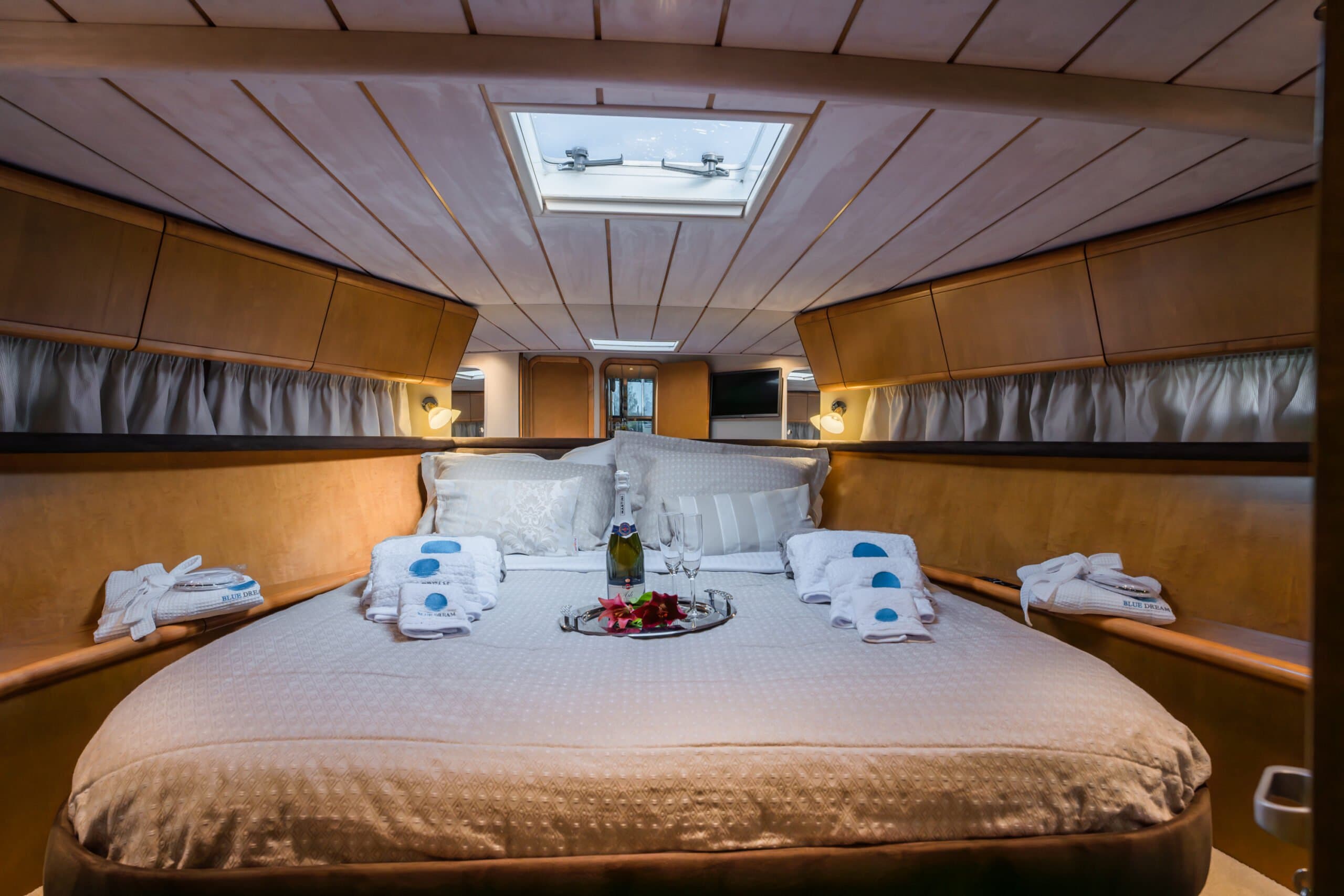 Motor yacht BLUE DREAM 16.5m by Ferretti — photo 8