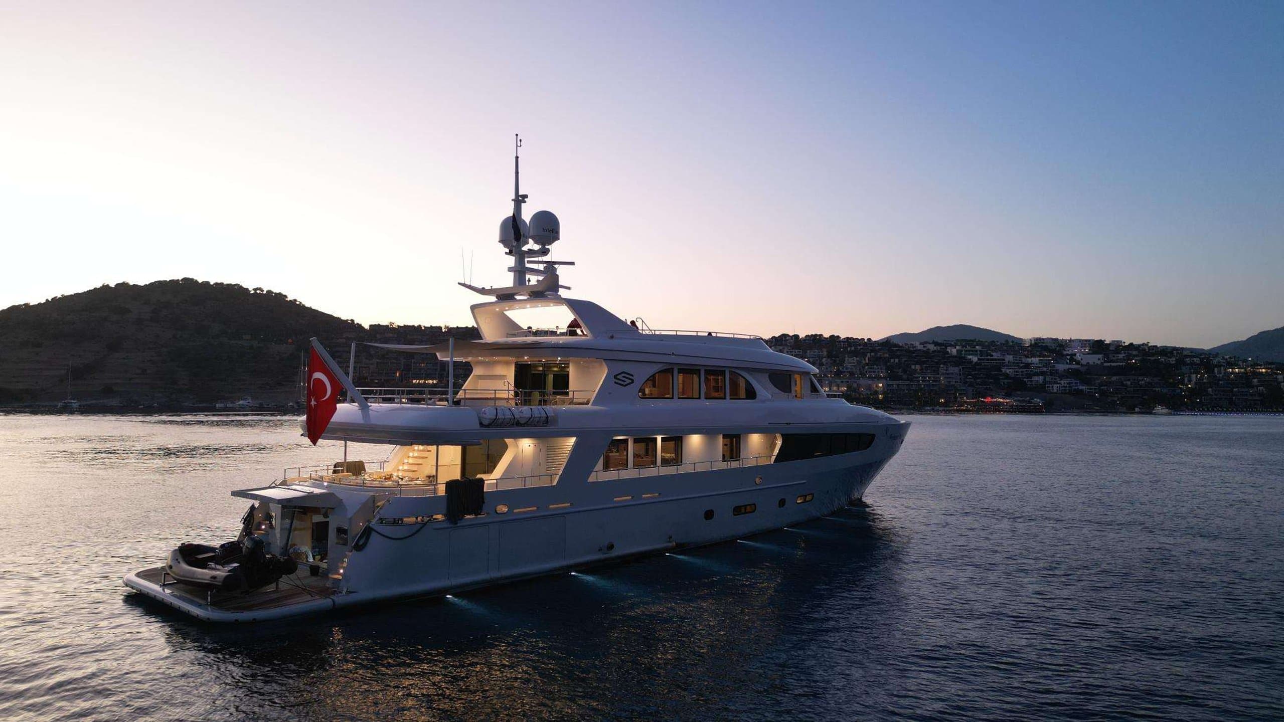 Motor yacht PRINCESS MELDA 43m by Custom — photo 6