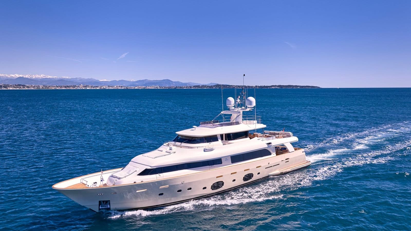 BEST OFF - ext running | Drivas Yachts