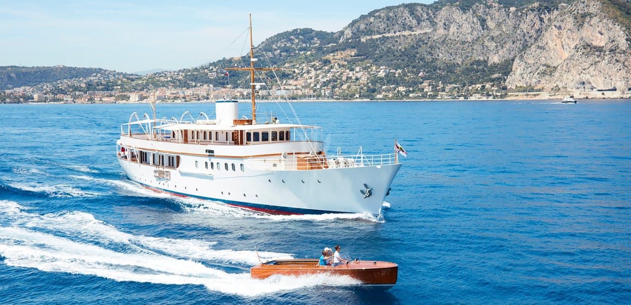 MALAHNE - ext running | Drivas Yachts