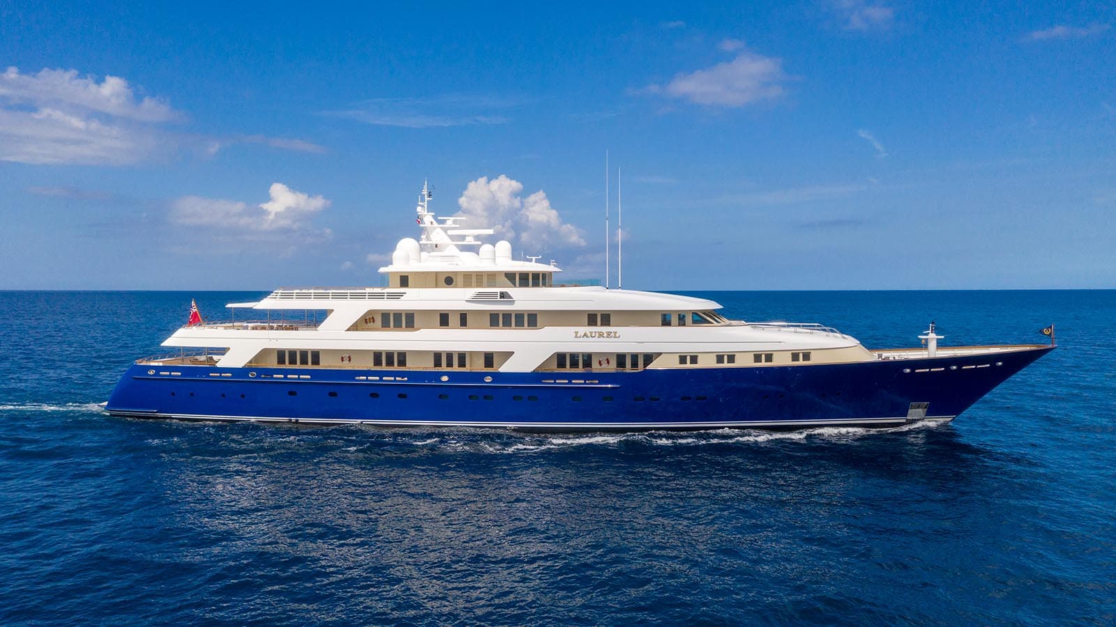 LAUREL - ext running | Drivas Yachts