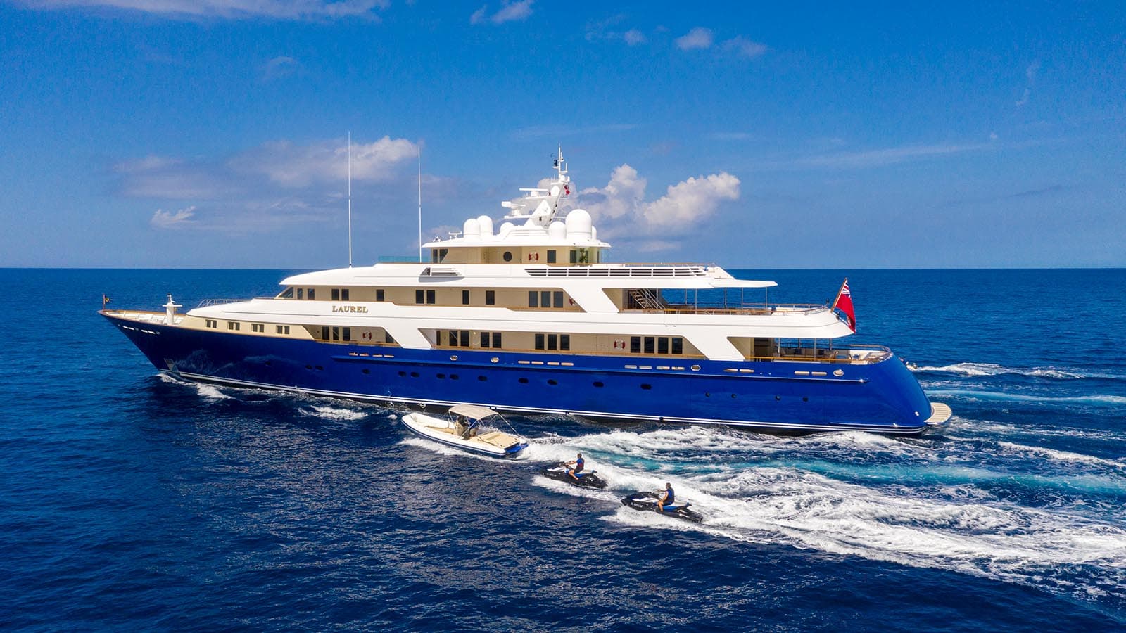 LAUREL - ext running | Drivas Yachts
