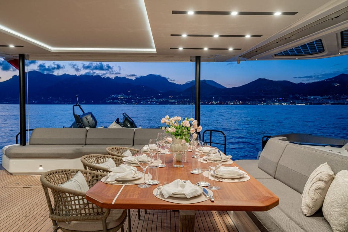 CAPRI | Thira 80 - dining ext | Drivas Yachts
