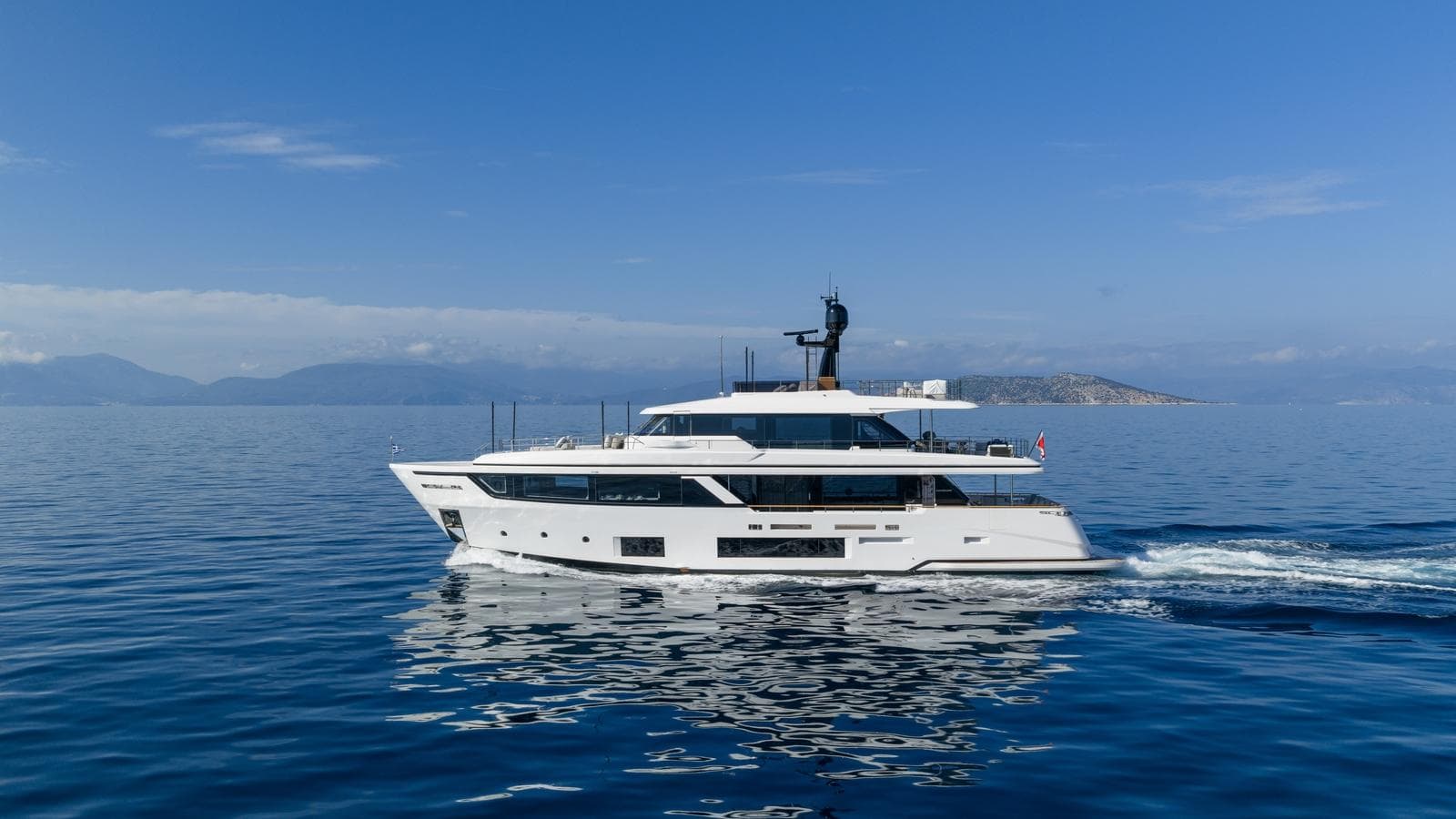MRS L - ext stbd | Drivas Yachts