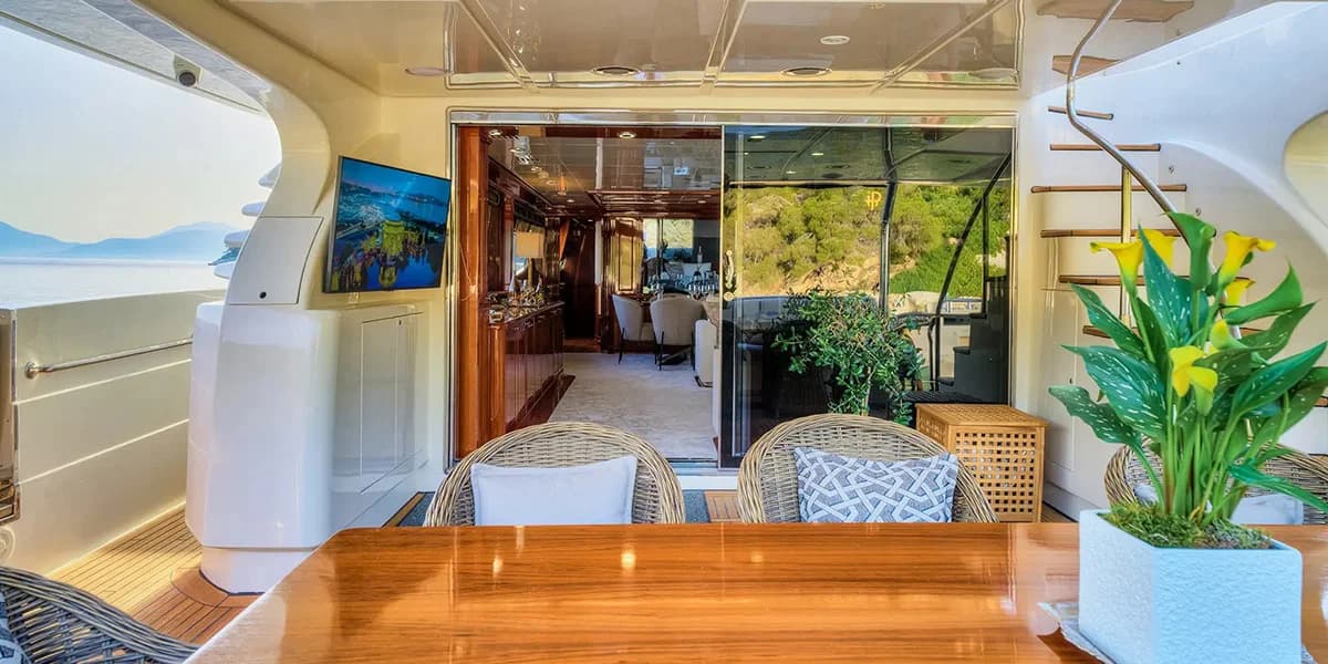 DIVINE - deck aft | Drivas Yachts