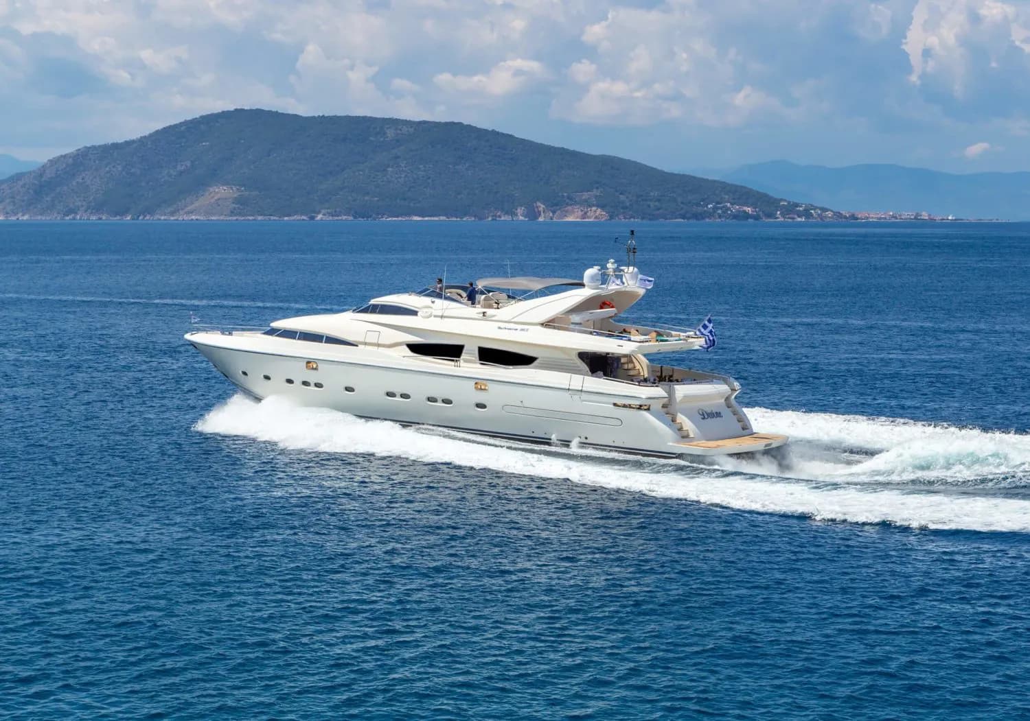 DIVINE - ext running | Drivas Yachts