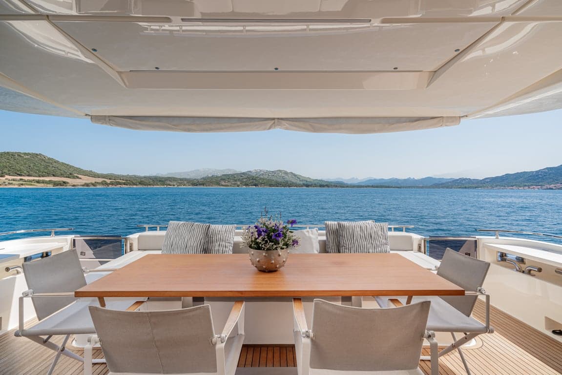E3 - dining ext | Drivas Yachts