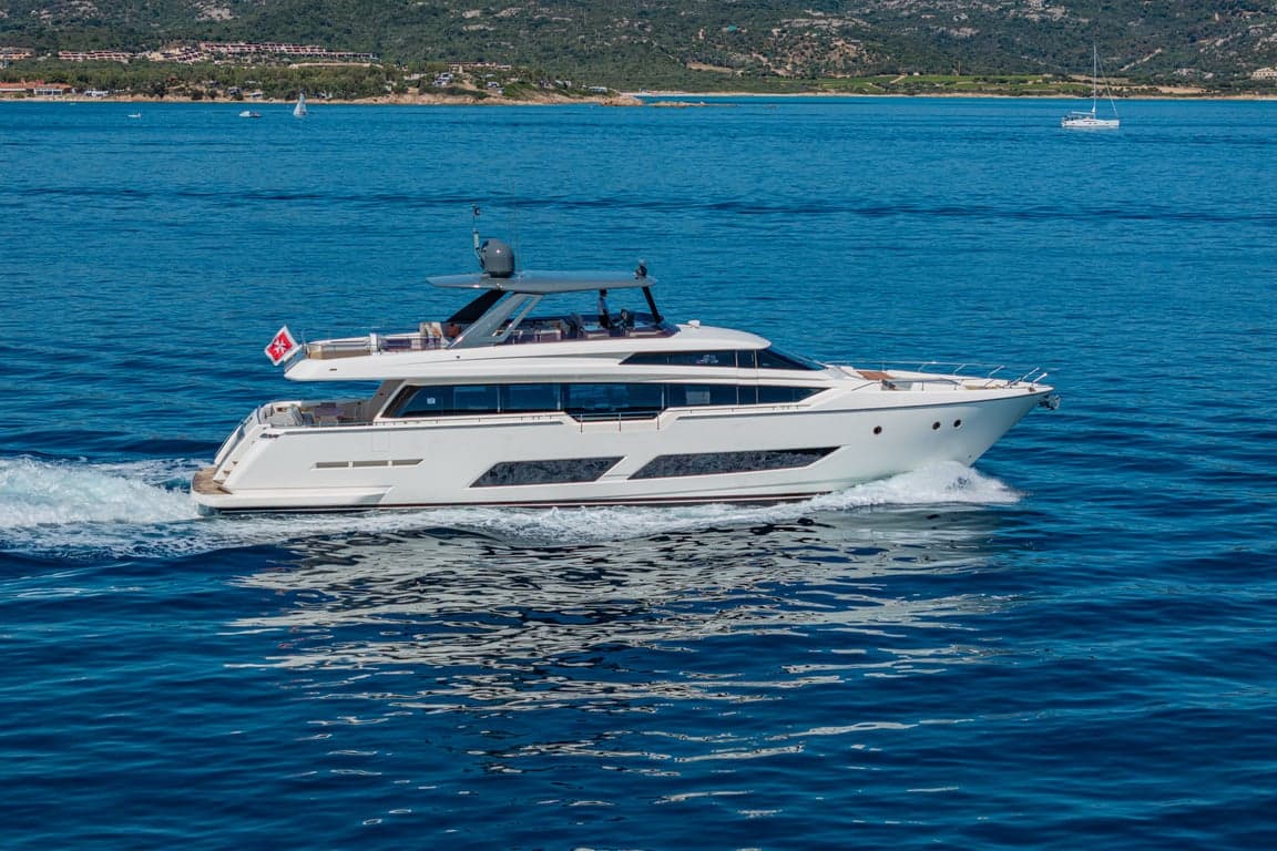 E3 - ext running | Drivas Yachts