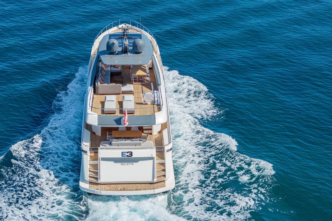 E3 - ext running | Drivas Yachts