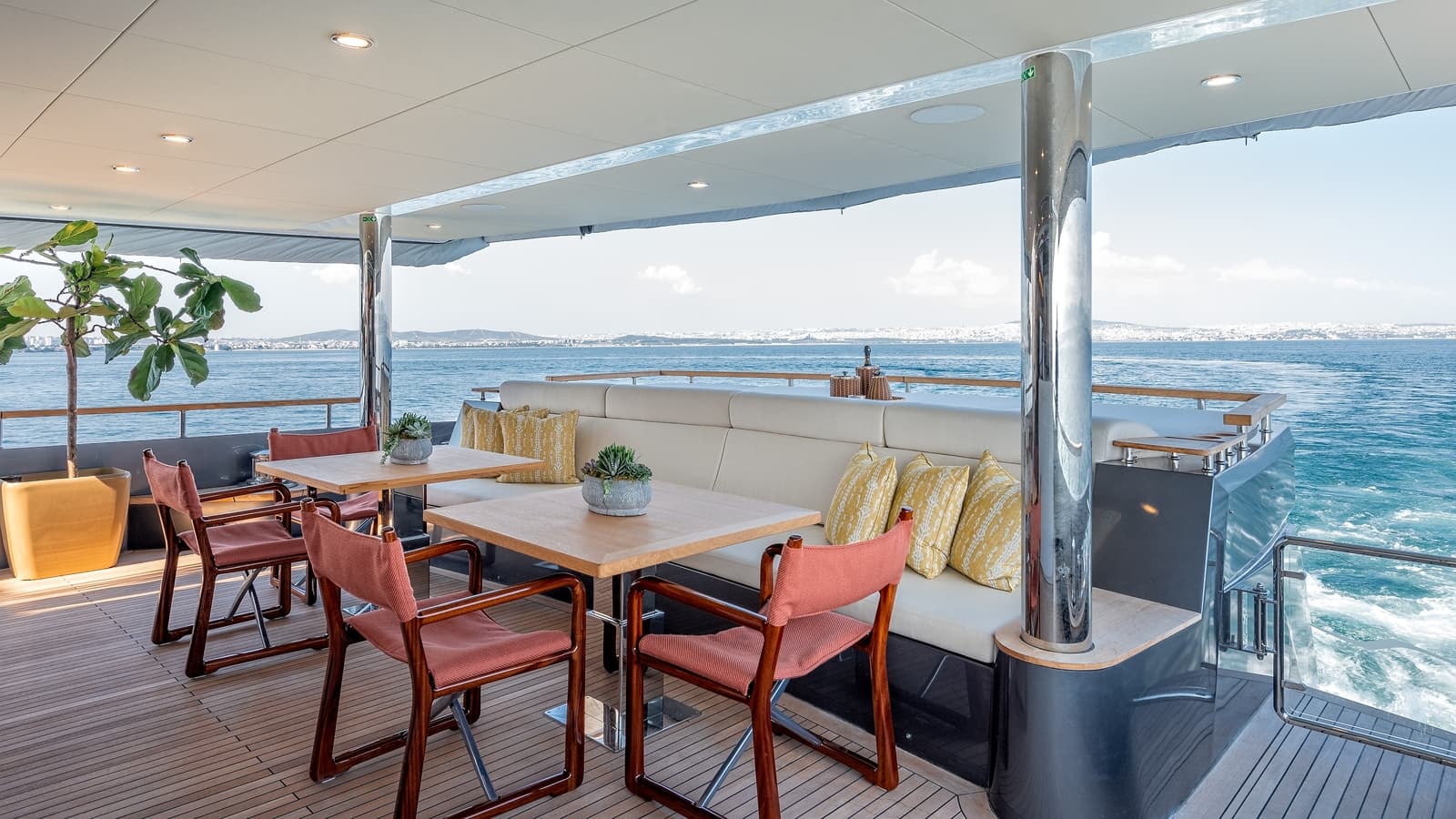 ONE ZERO - deck aft | Drivas Yachts