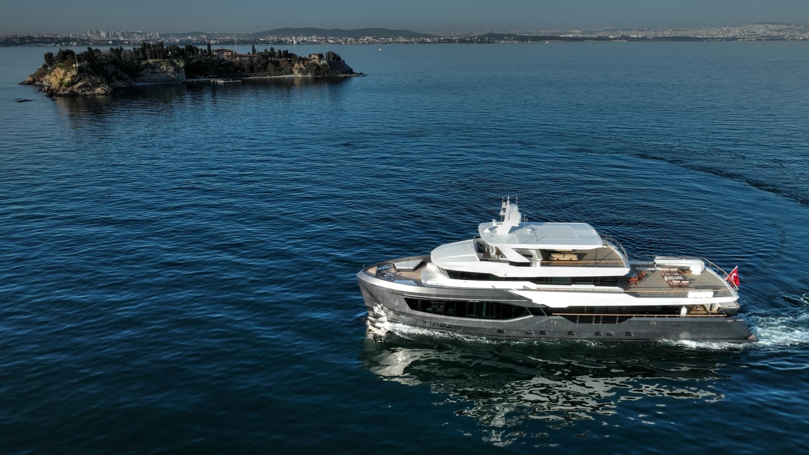 ONE ZERO - ext running | Drivas Yachts