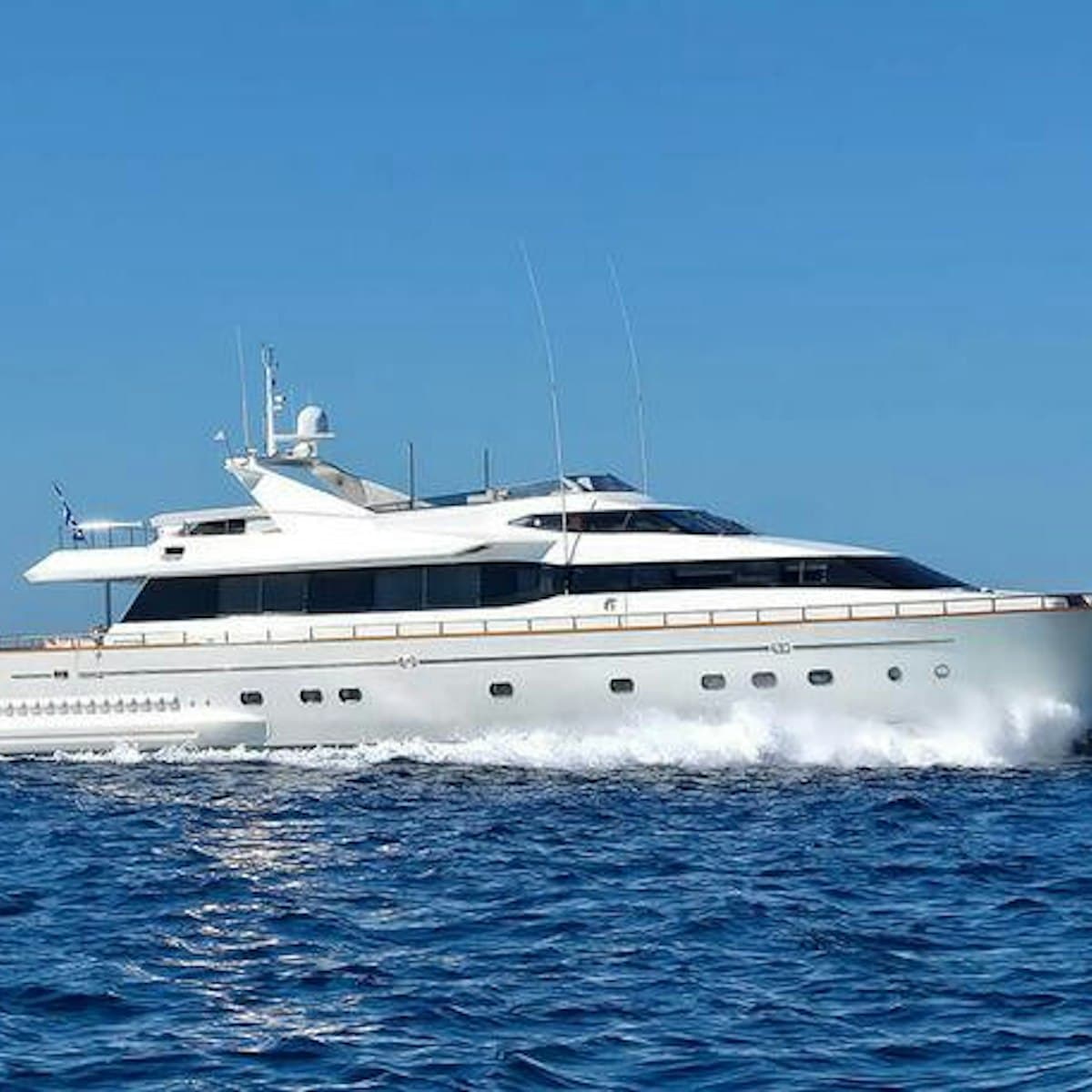 Motor yacht MARTINA 31m by Falcon — photo 8