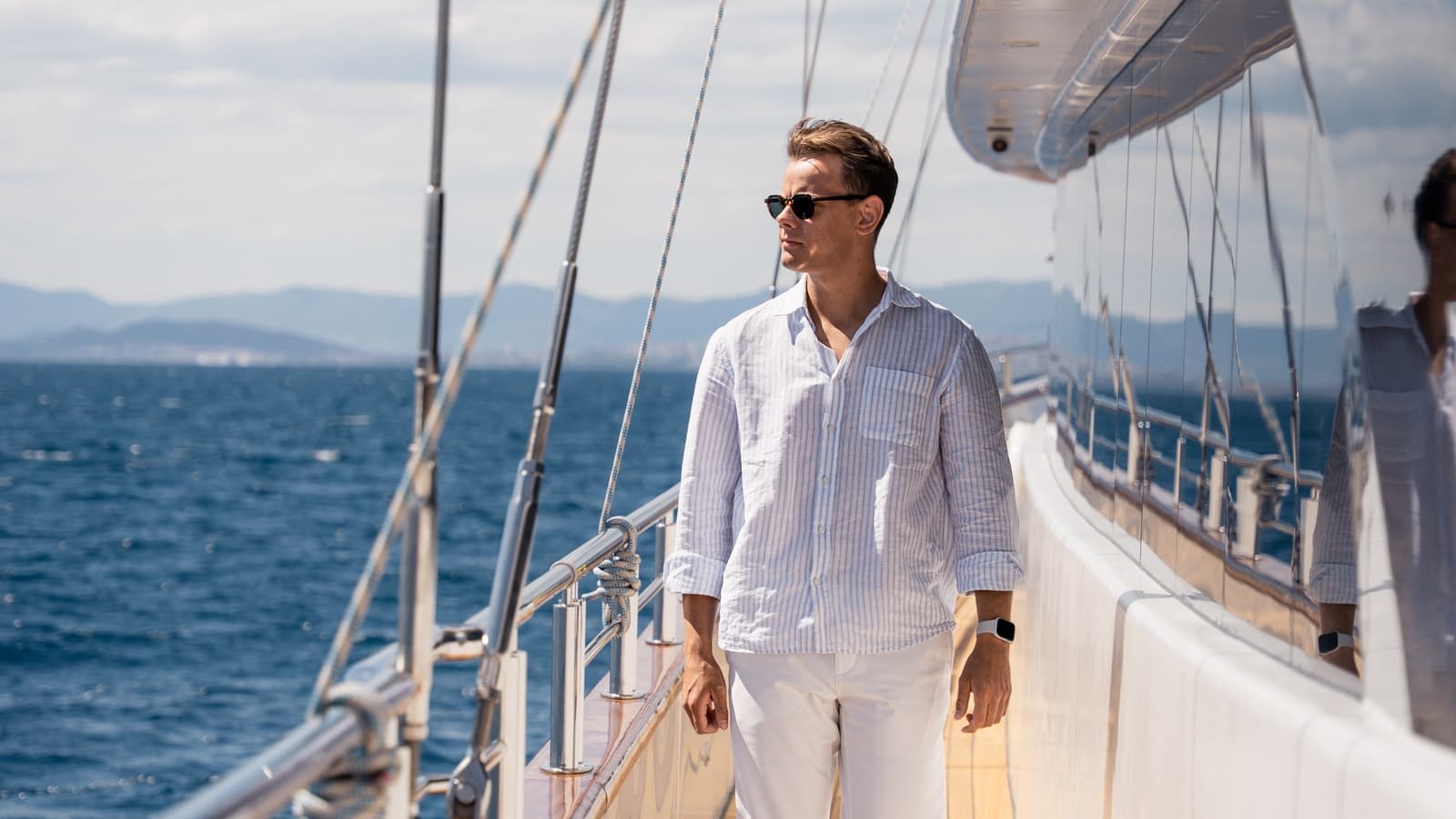 CLASE AZUL - ext running | Drivas Yachts