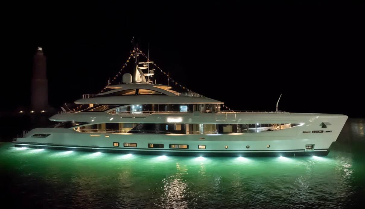 Dyna R - ext | Drivas Yachts