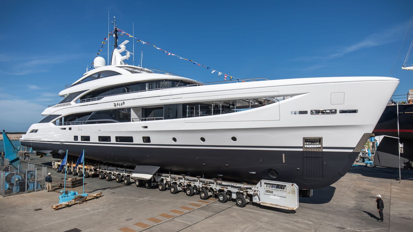 Dyna R - ext | Drivas Yachts