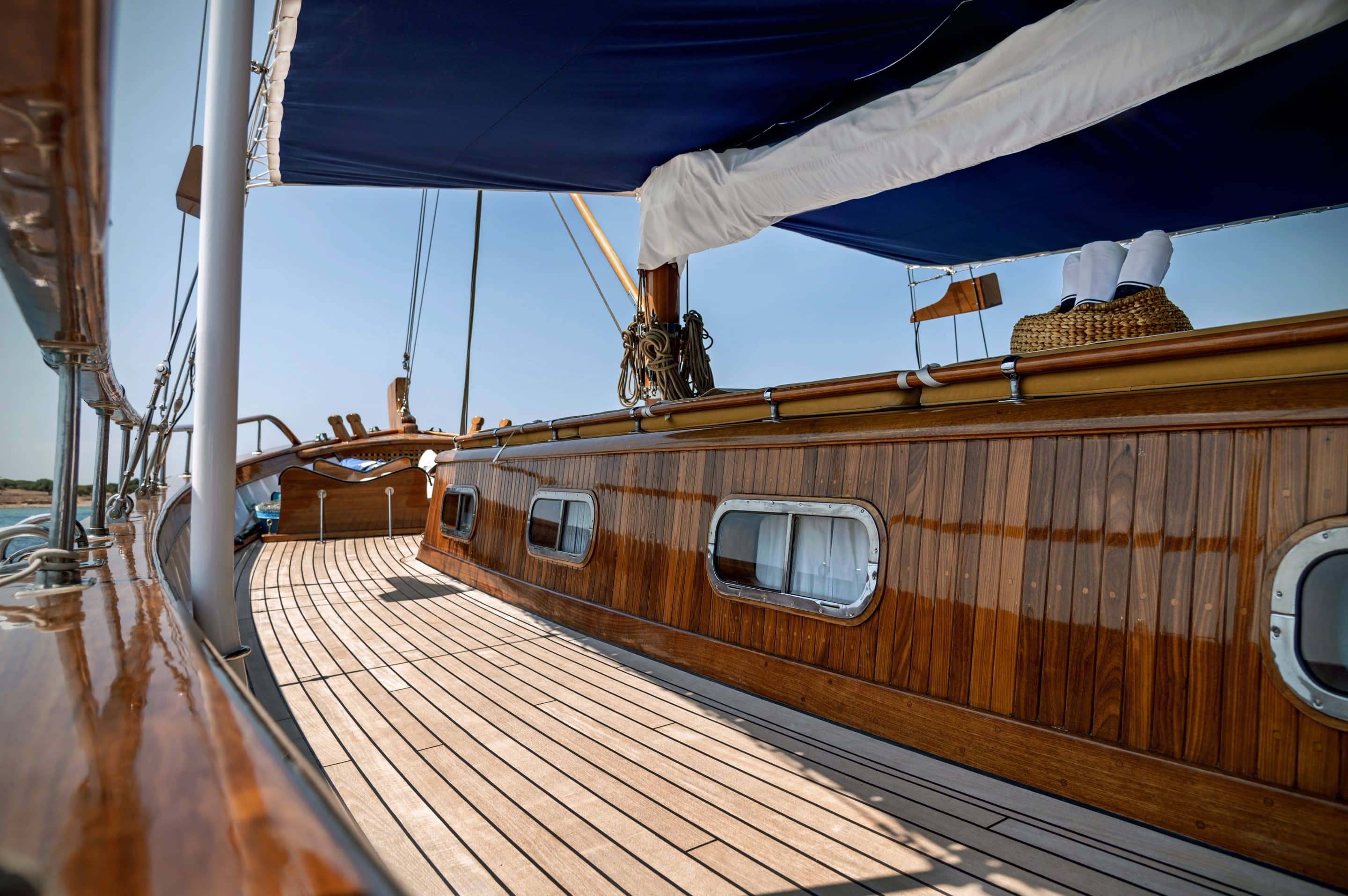 STAVROS - deck fore | Drivas Yachts