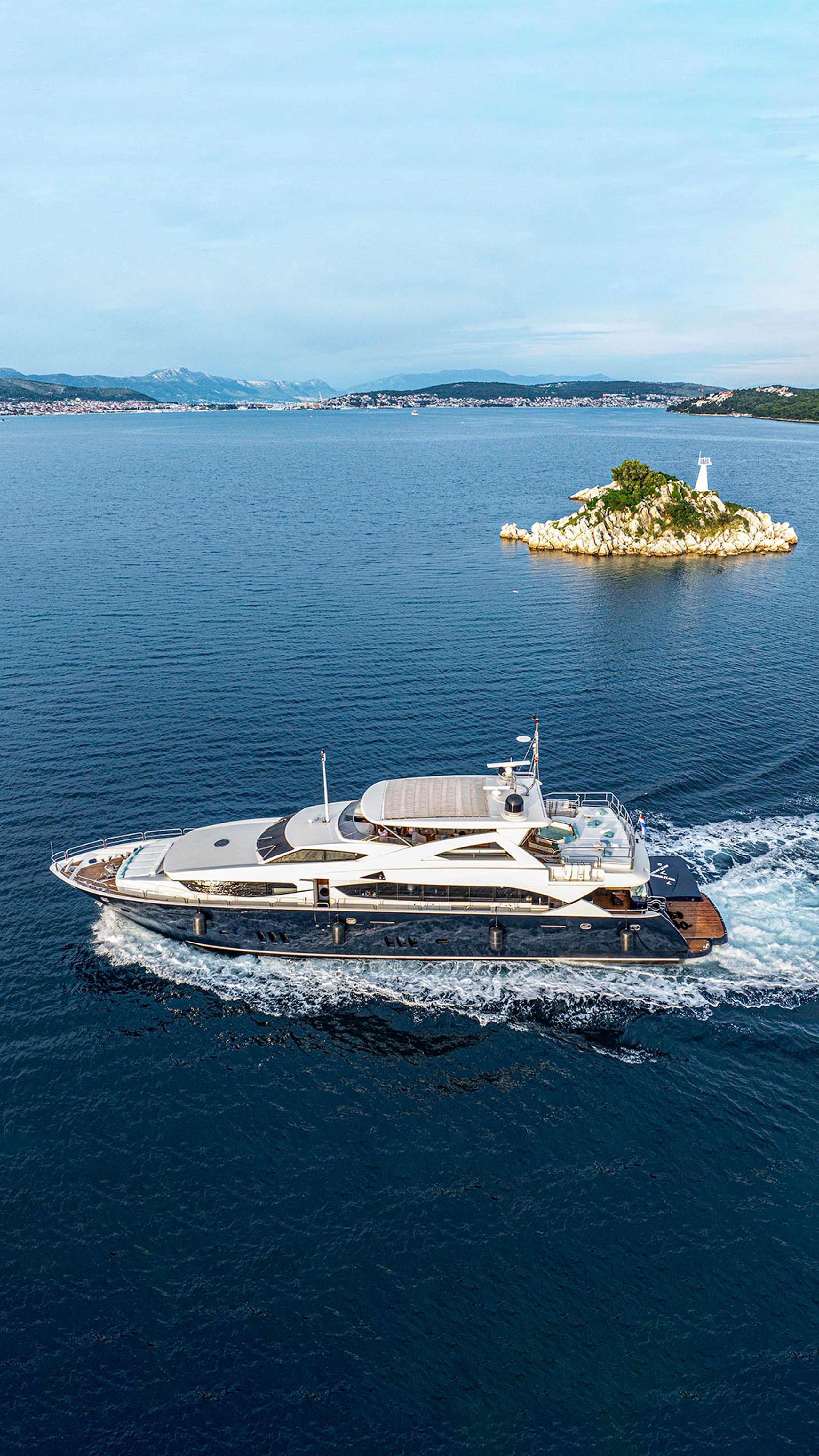 ARAGO | Drivas Yachts