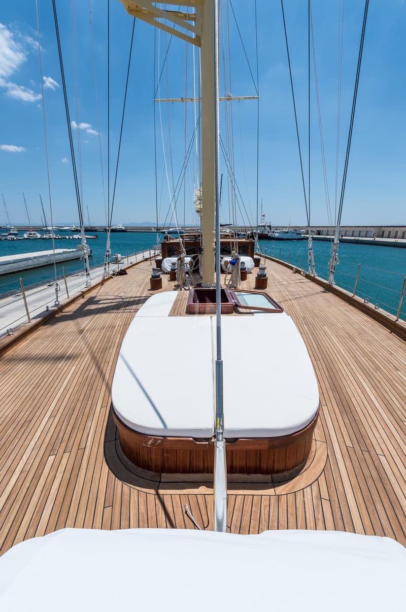 RHEA - deck fore | Drivas Yachts