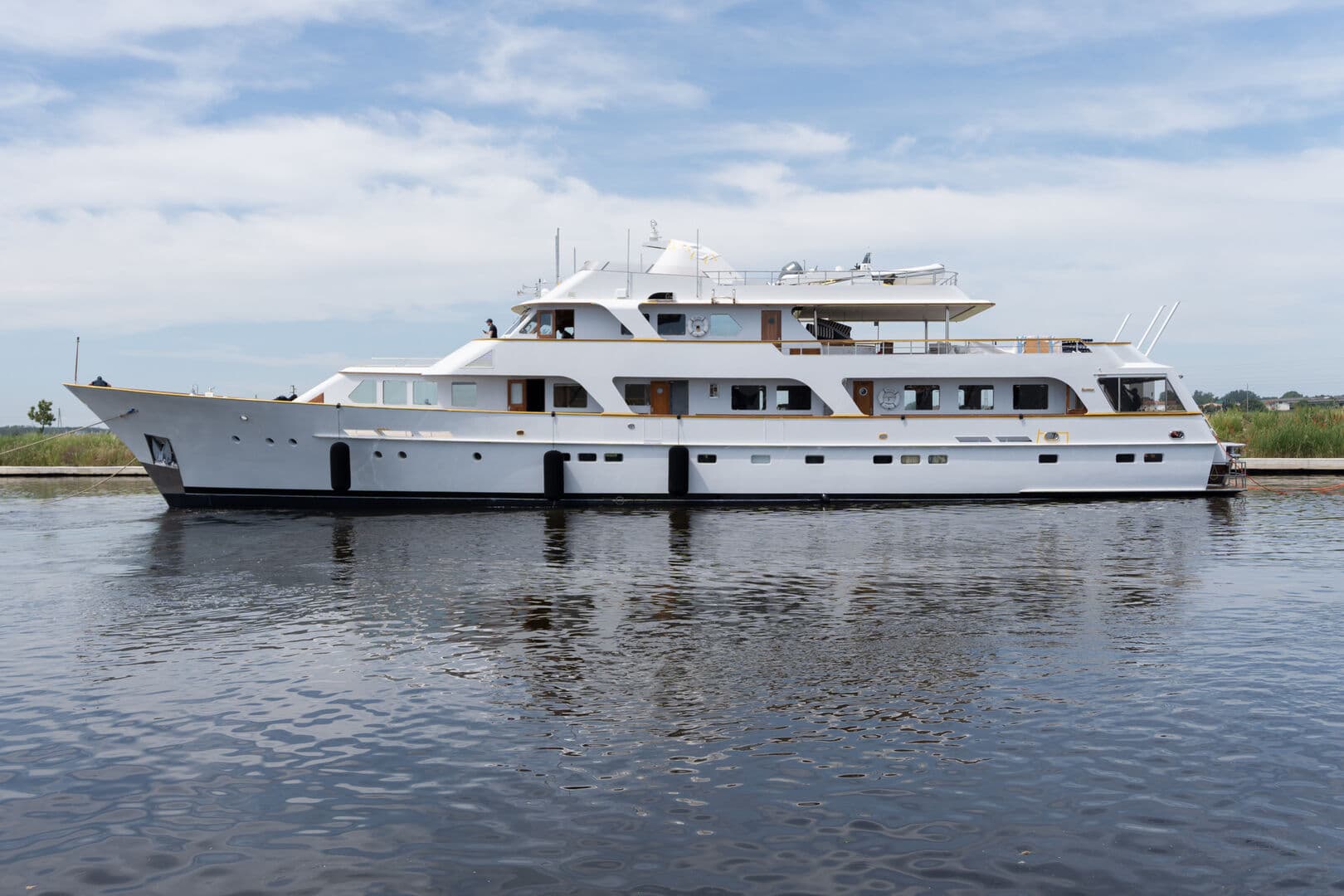 ELEMENT - ext stbd | Drivas Yachts
