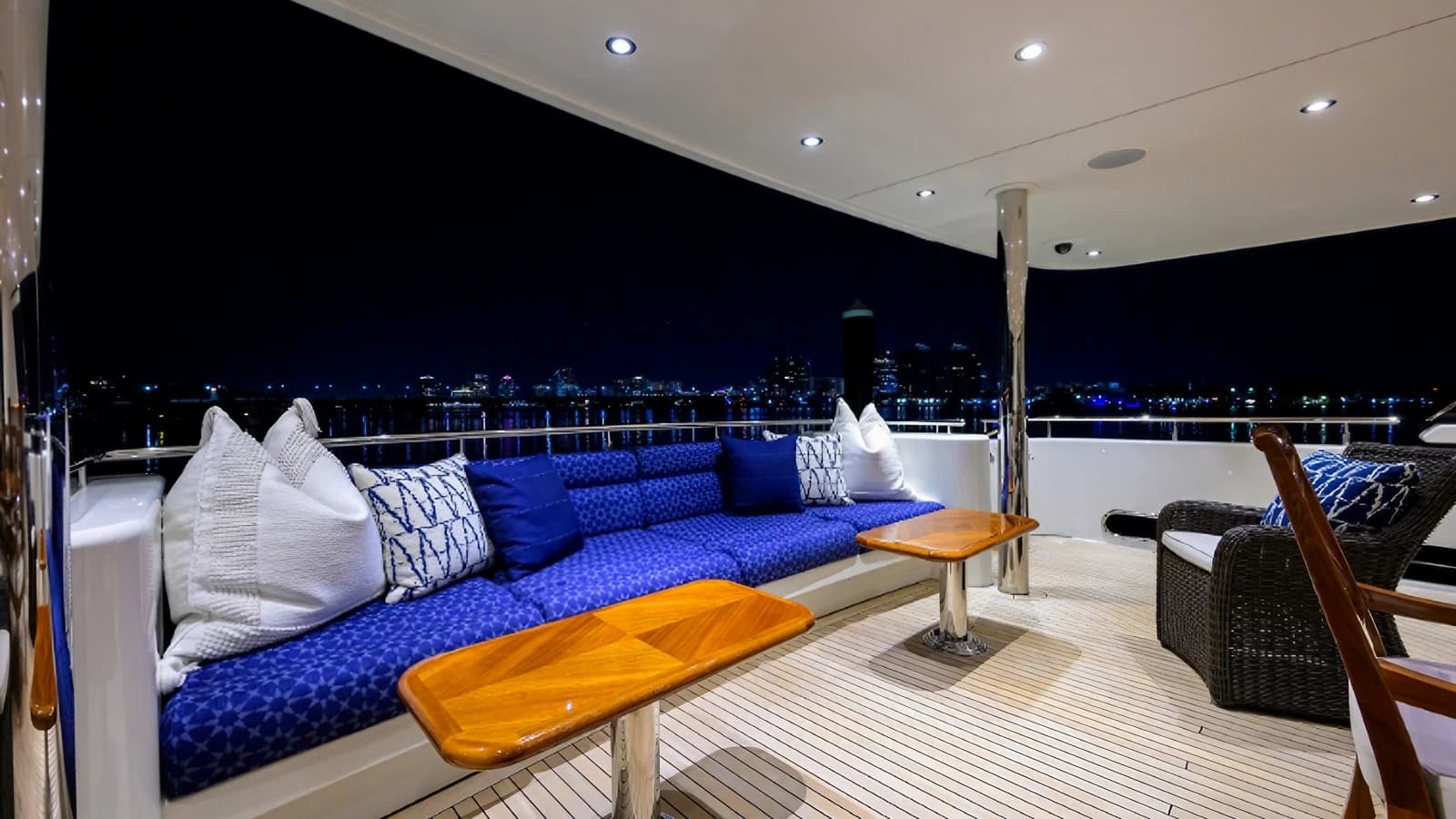 BELLA VITA - deck fly | Drivas Yachts