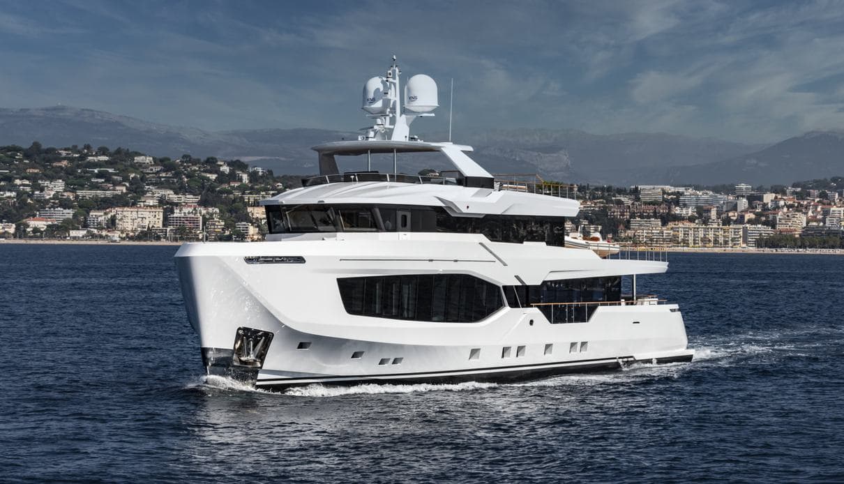 Motor yacht EAU LA LA 36.9m by Numarine — photo 7