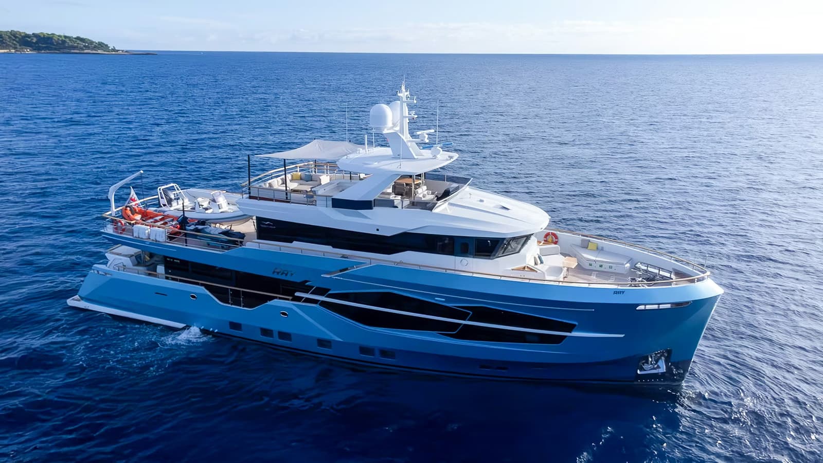 EAU LA LA - aerial | Drivas Yachts
