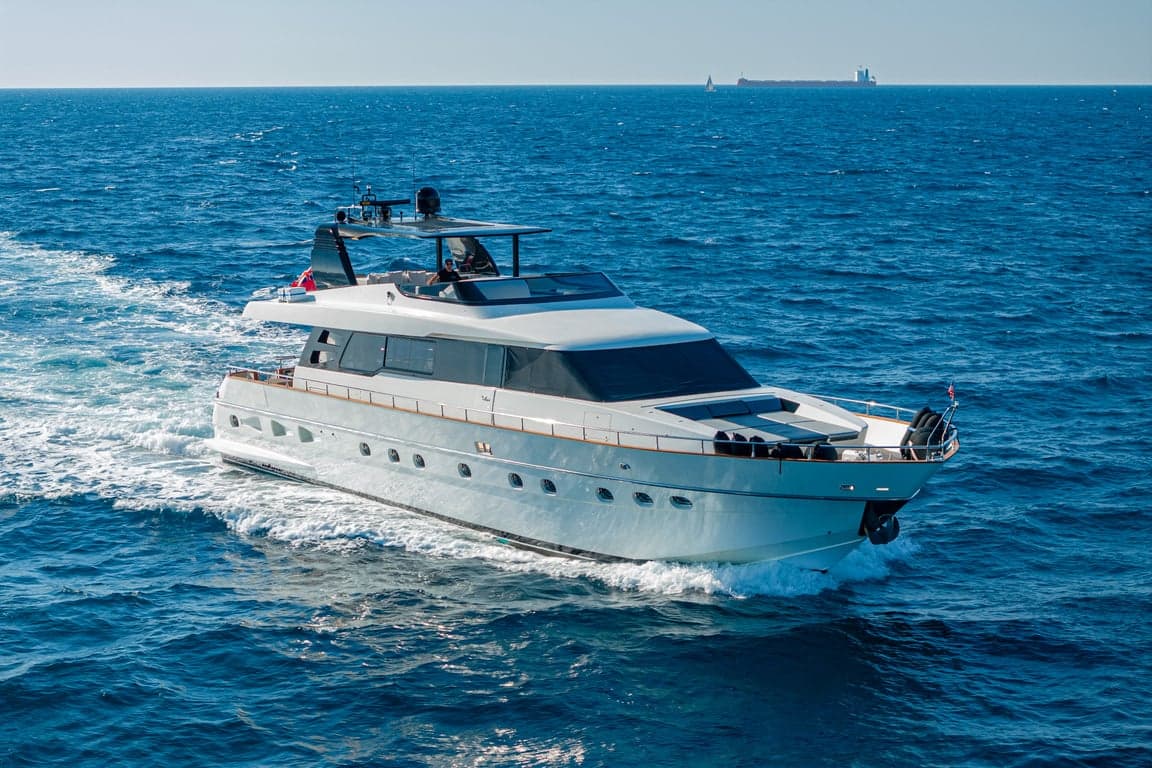 Motor yacht WHITEHAVEN 25m by Canados