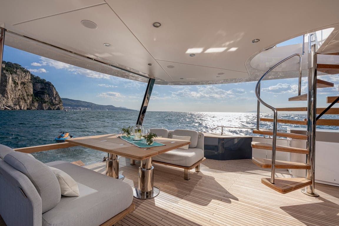 BLUE EYES - deck aft | Drivas Yachts