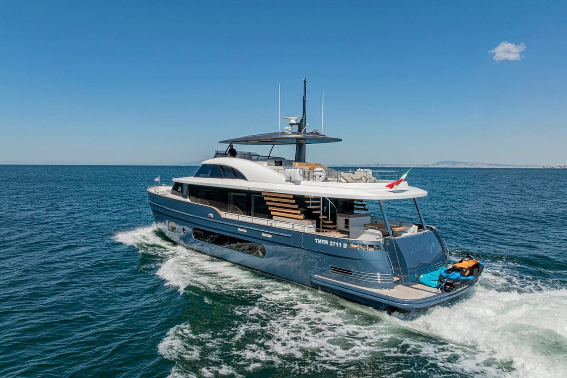BLUE EYES - ext running | Drivas Yachts