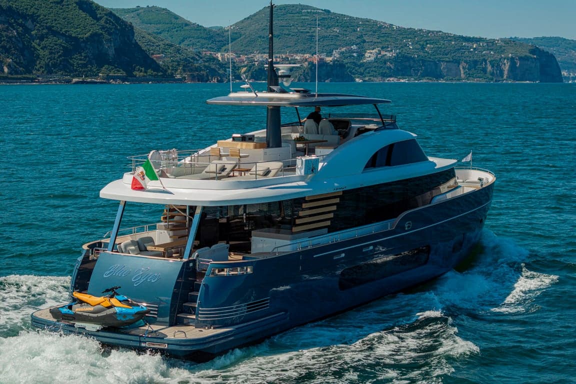 BLUE EYES ext stern