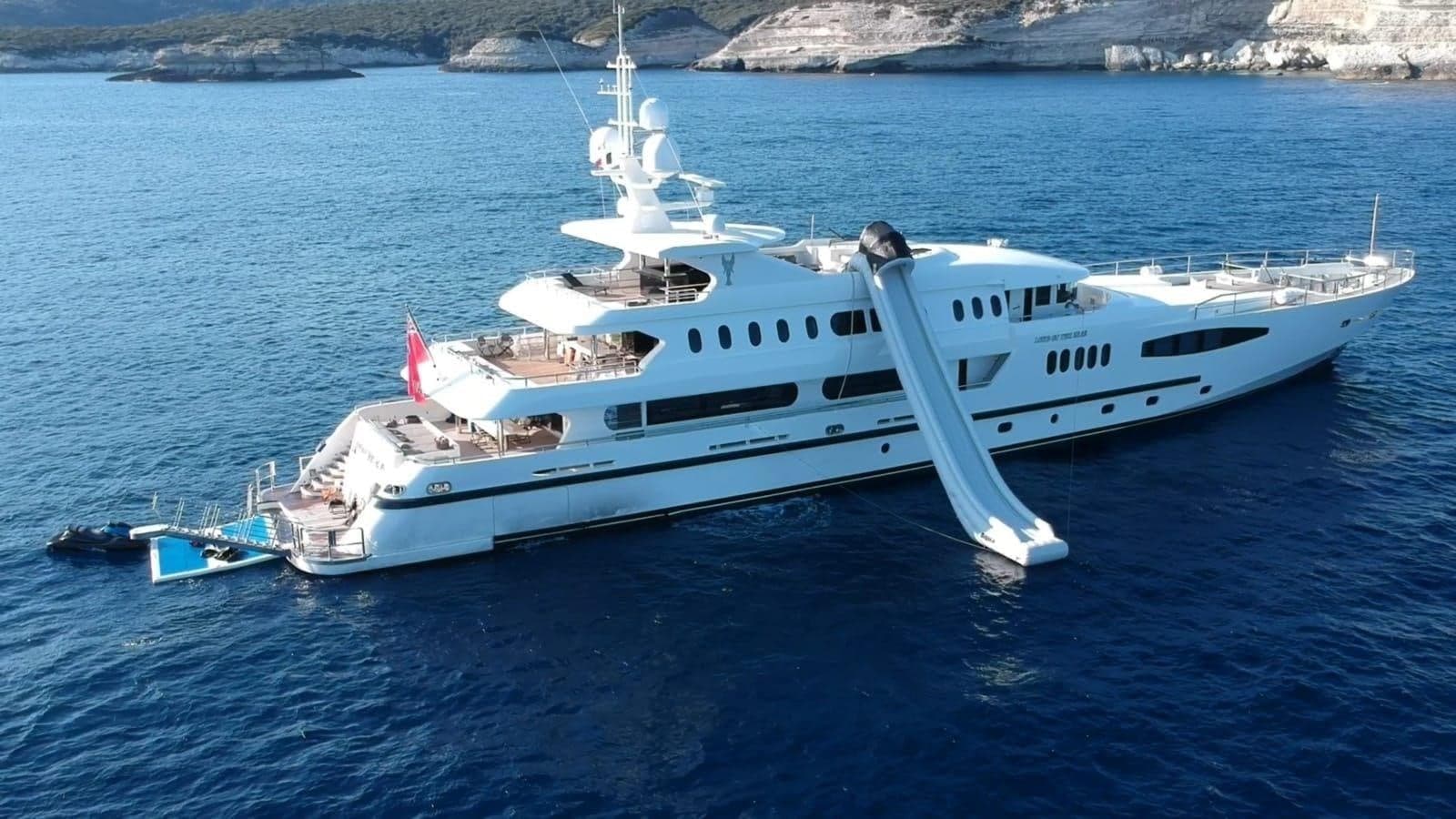 Motor Yacht QUEEN MARE available for charter