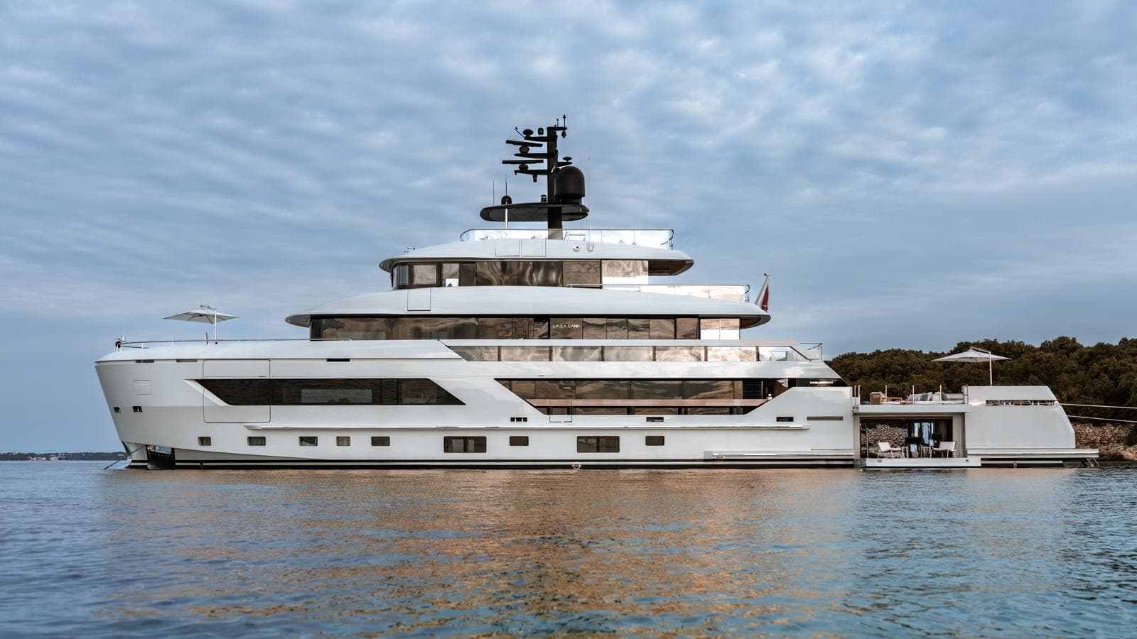 LA LA LAND - ext port | Drivas Yachts