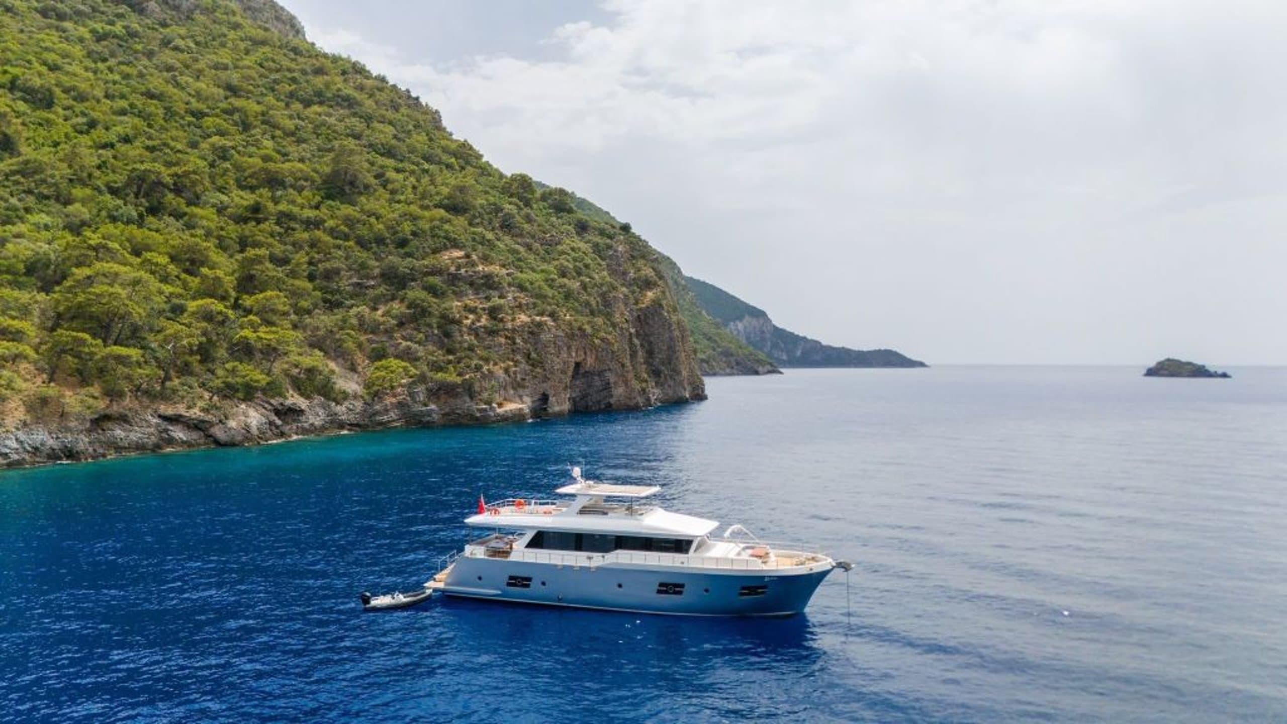 LAVIN | Drivas Yachts