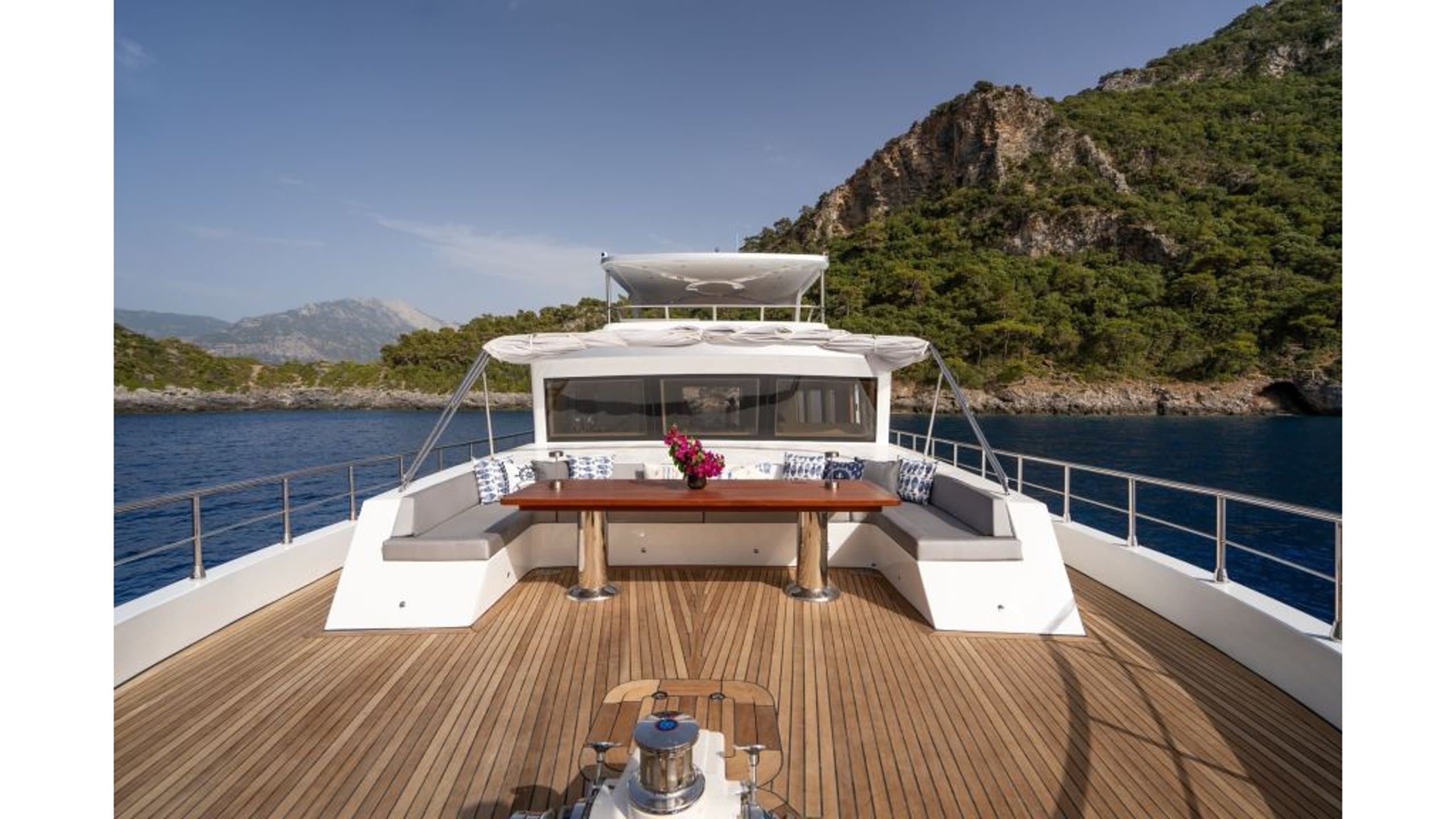 LAVIN | Drivas Yachts