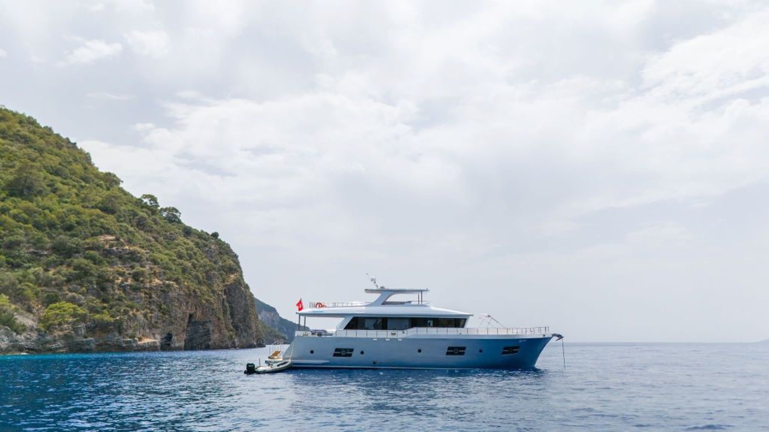 LAVIN | Drivas Yachts