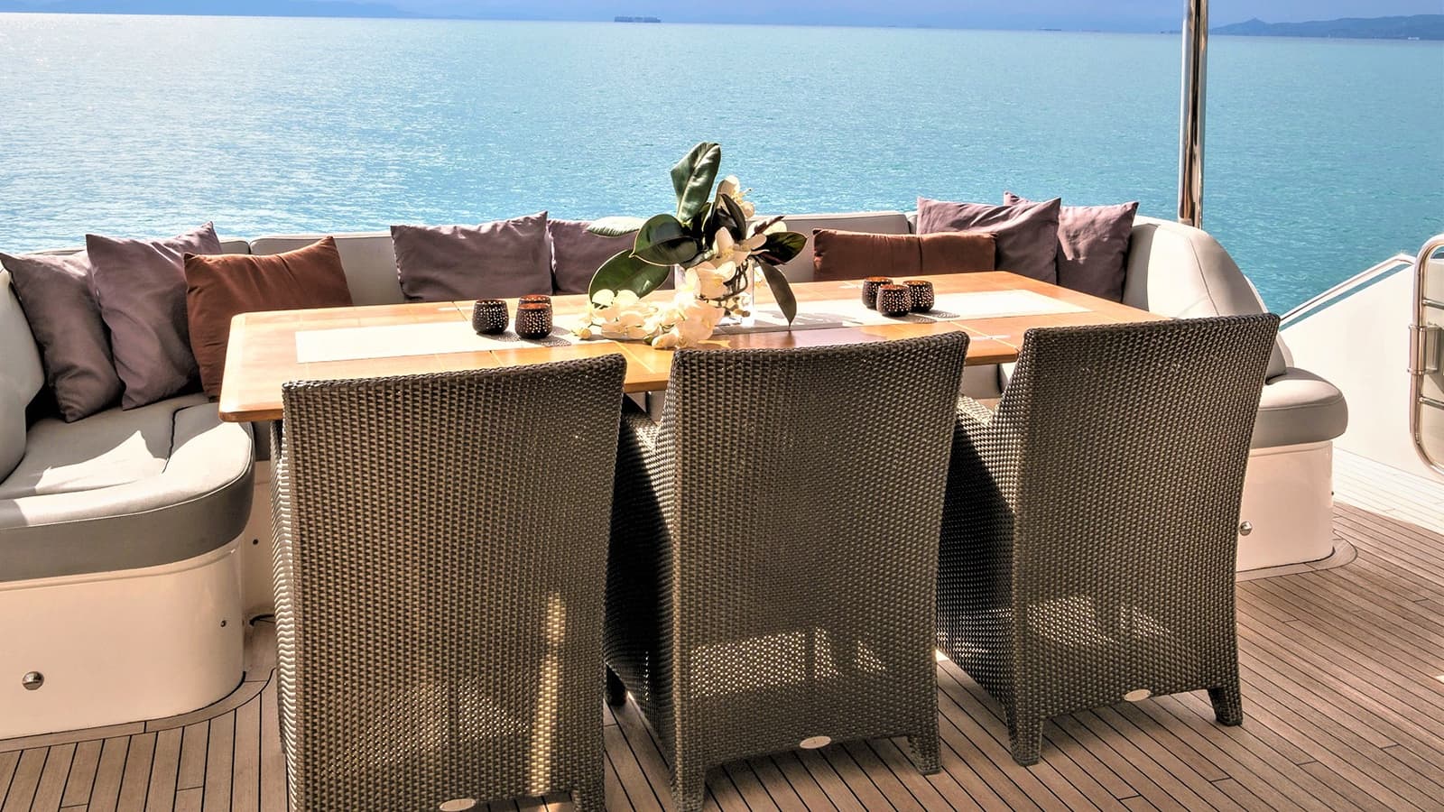 4LIFE - deck aft | Drivas Yachts