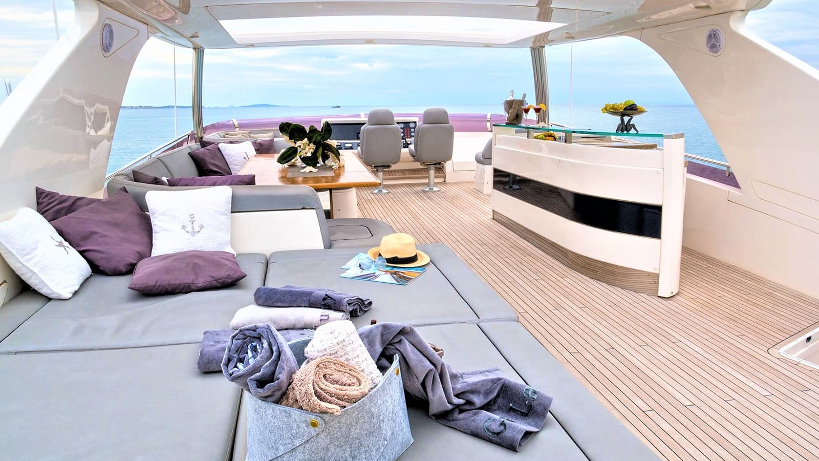 4LIFE - deck aft | Drivas Yachts