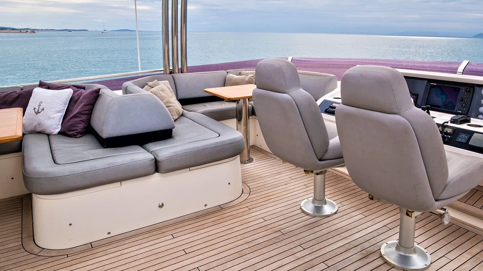 4LIFE - deck aft | Drivas Yachts