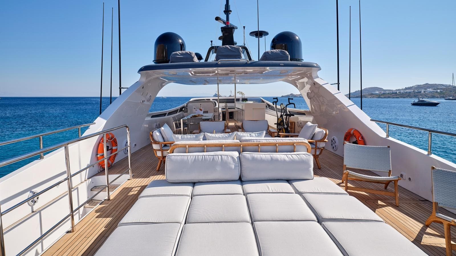 WHITE KNIGHT - deck aft | Drivas Yachts