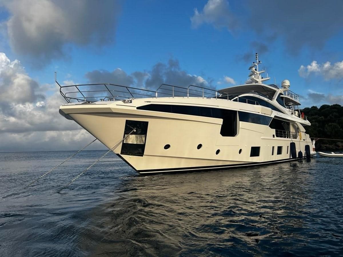 LOVE T - ext stbd | Drivas Yachts