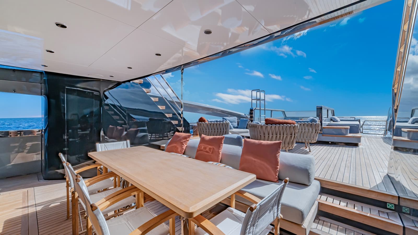 OCEAN ANGEL - dining ext | Drivas Yachts