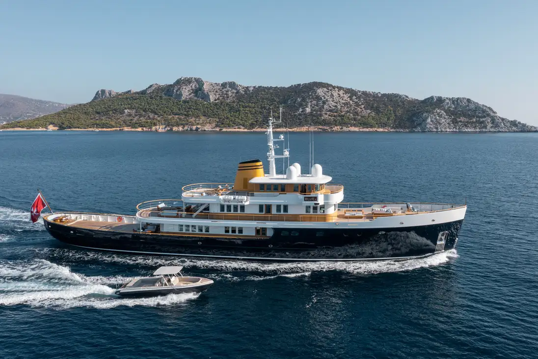 BLUE II - ext running | Drivas Yachts